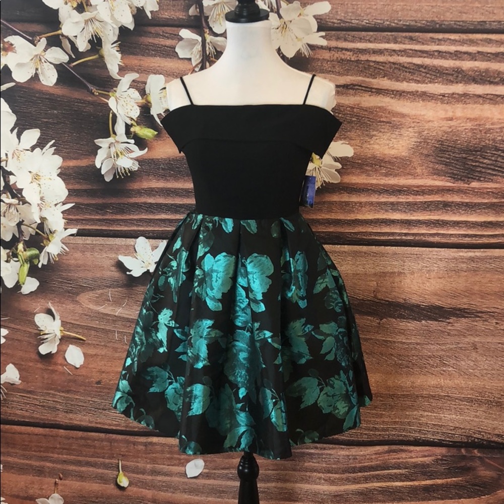 Floral printed cold shoulder dress